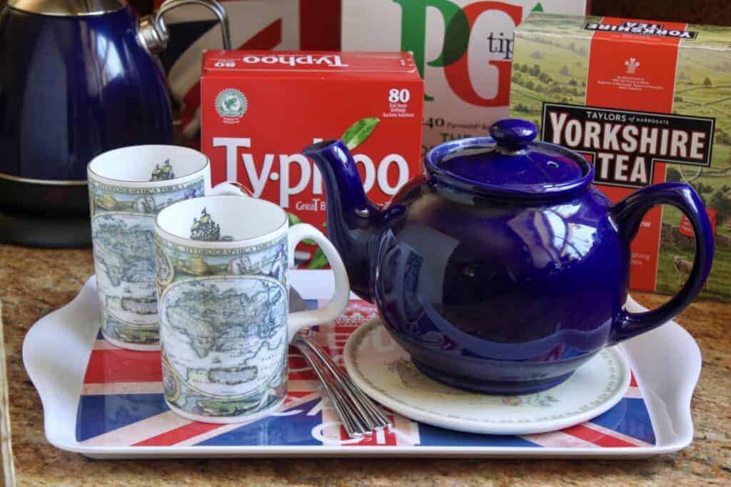 how to make a cup of British tea showing teapot, mugs and tea