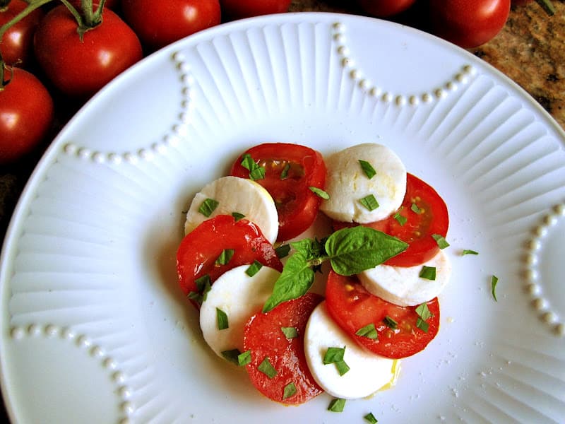 tomato basil mozzarella appetizer