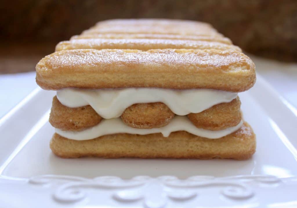 sideview of biscuits and cream layers