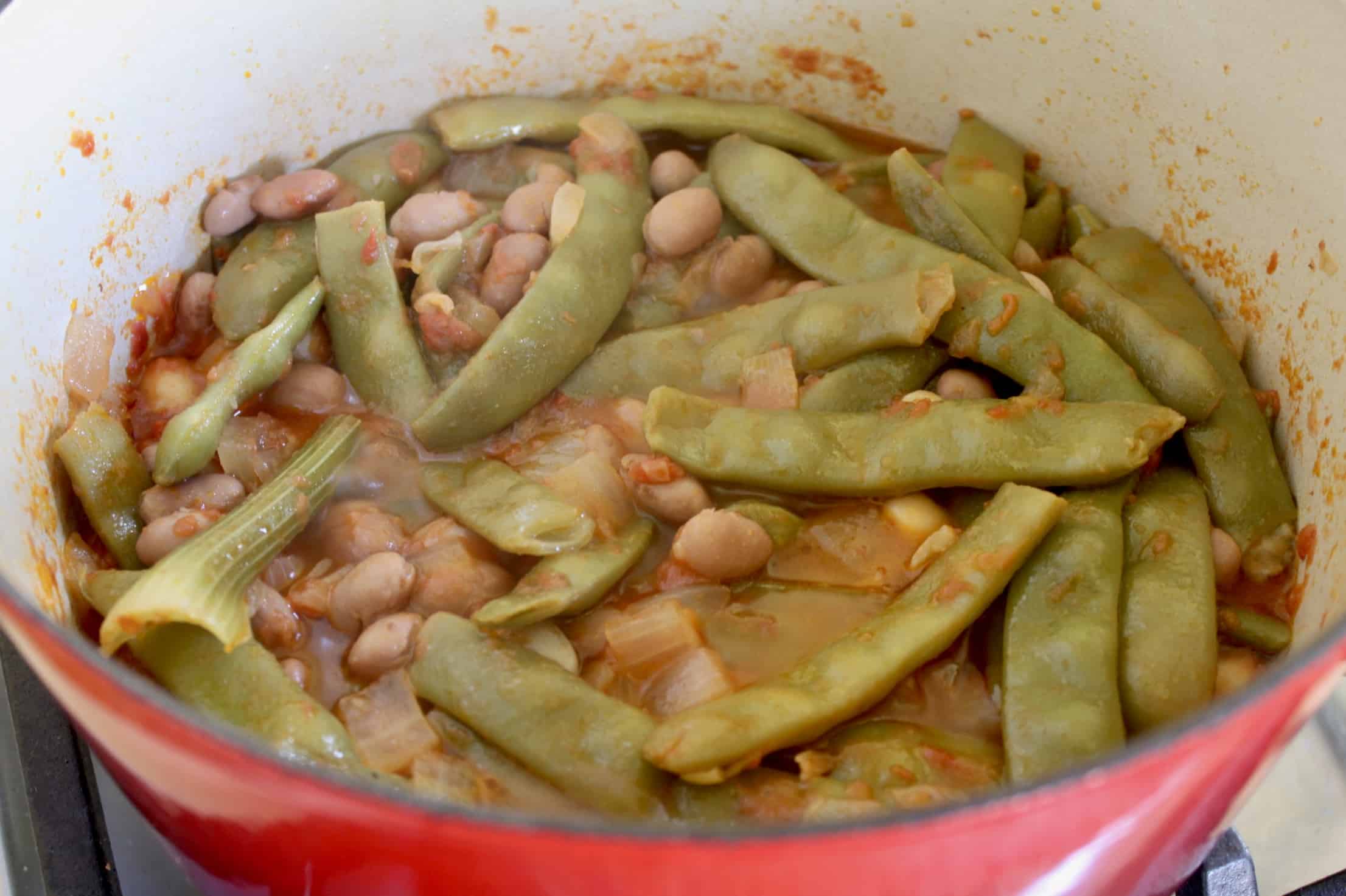 italian green beans in a pot