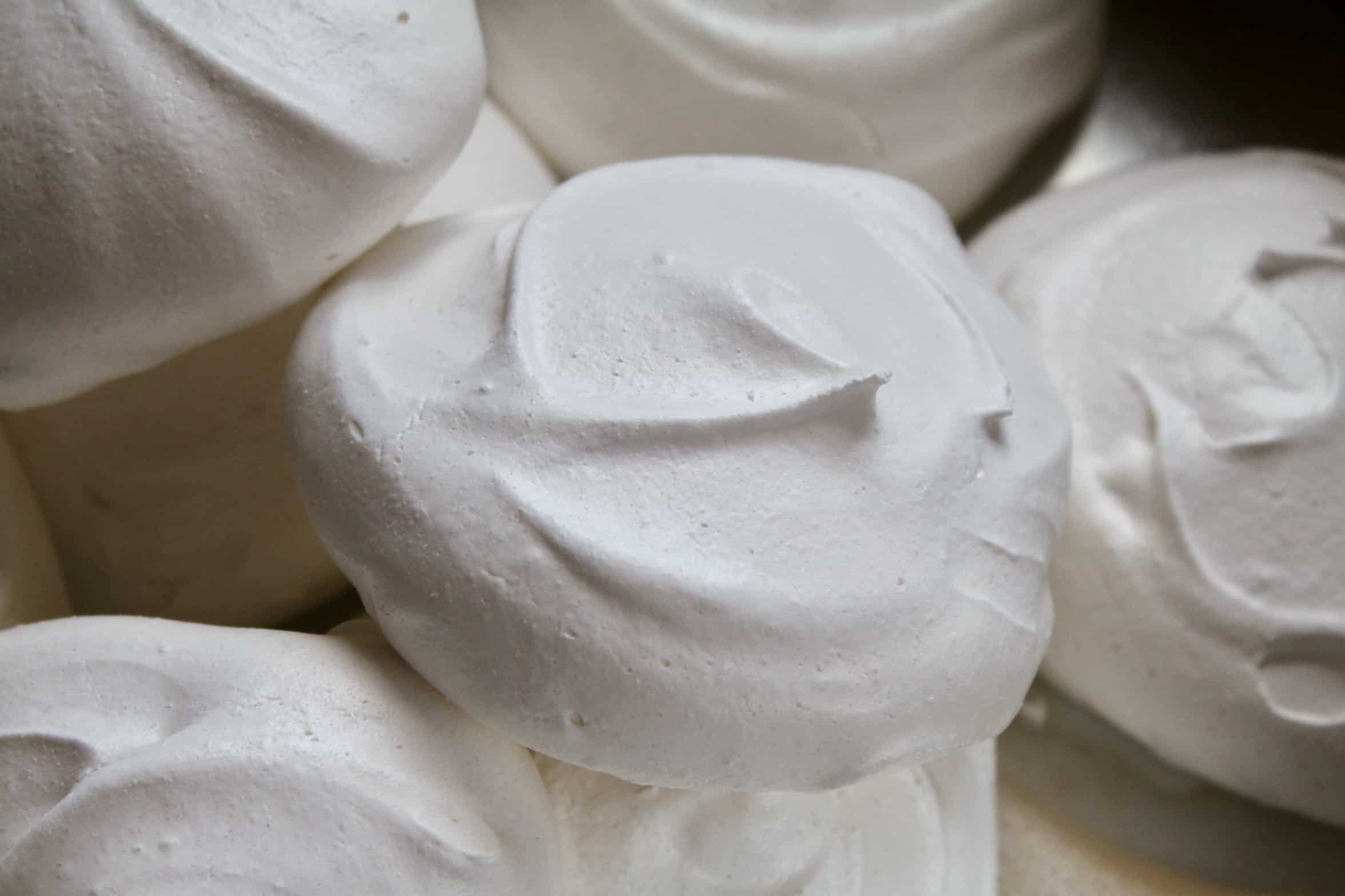 meringues in a tin