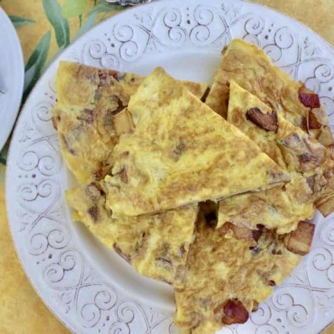 frittata on a plate, flat lay