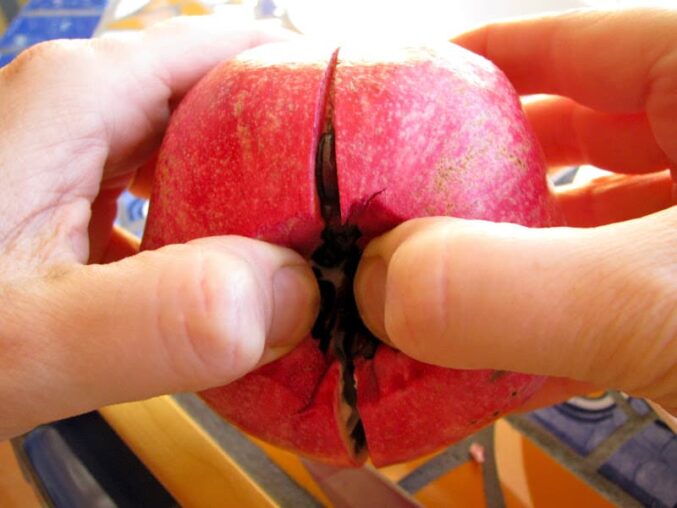 How to Open a Pomegranate