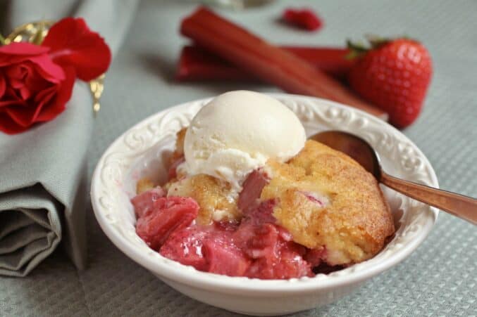 strawberry rhubarb cobbler with ice cream