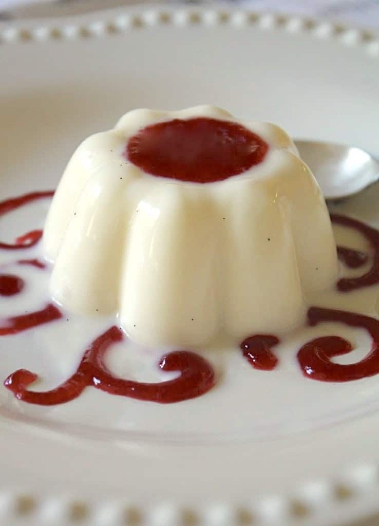 Vanilla Panna Cotta with Raspberry Sauce