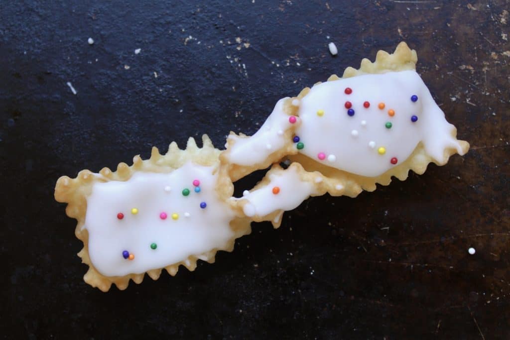 Iced Italian bow tie cookie 