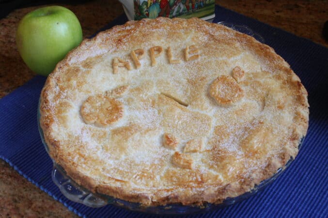 apple pie with the word apple on it