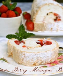 strawberry meringue pavlova berry strawberry raspberry roulade dessert