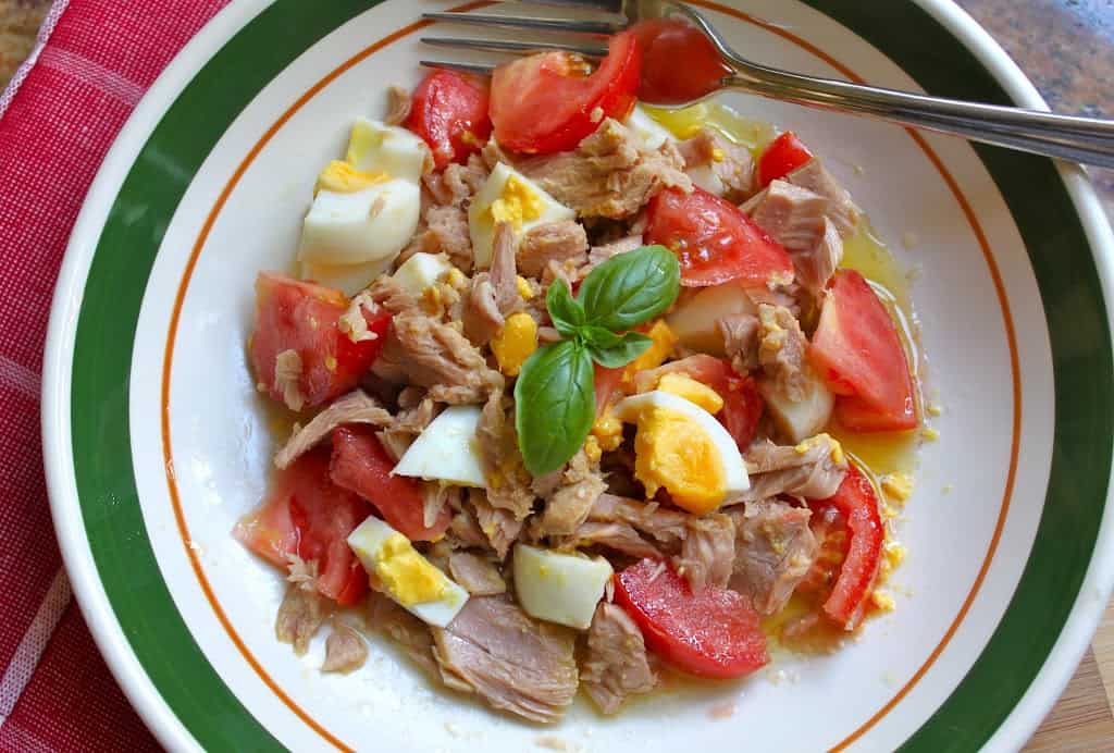 tomato tuna and egg salad