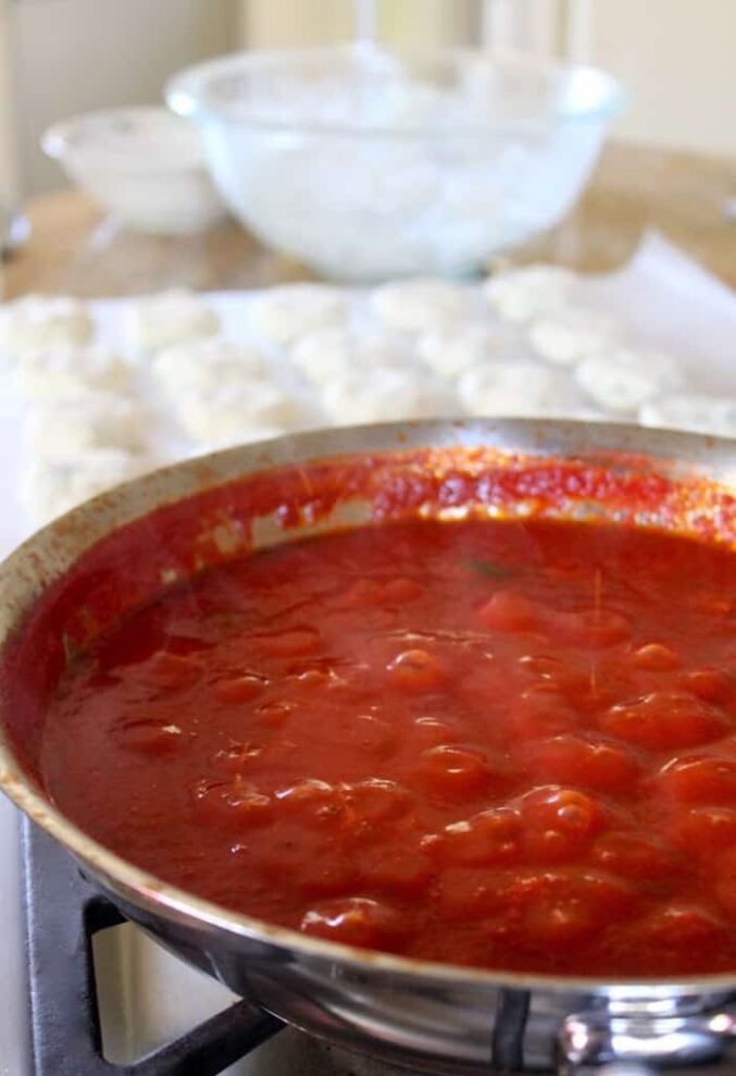 4 cans of Italian tomatoes tomato sauce sugo
