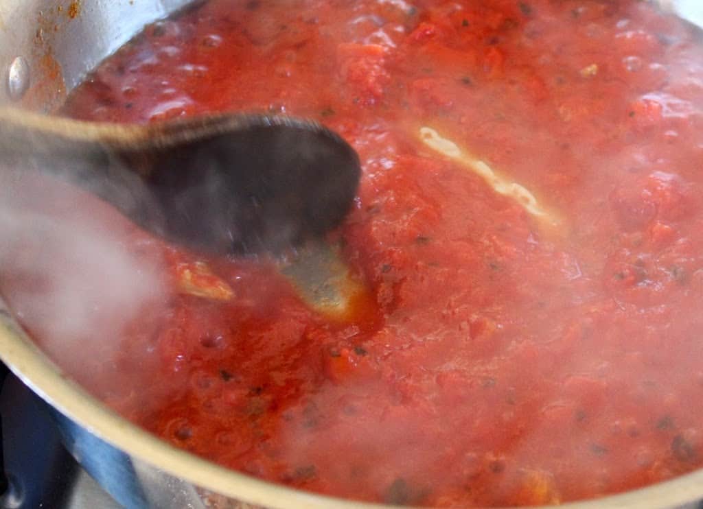 homemade authentic Italian tomato sauce quick and easy