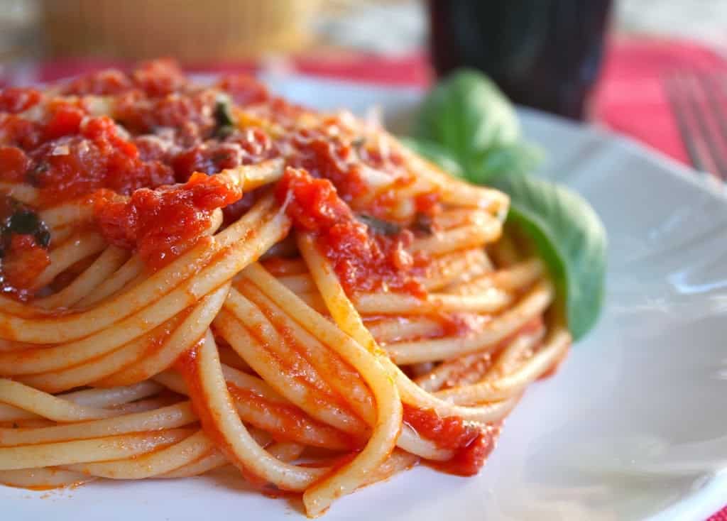 quick and easy homemade authentic Italian tomato sauce