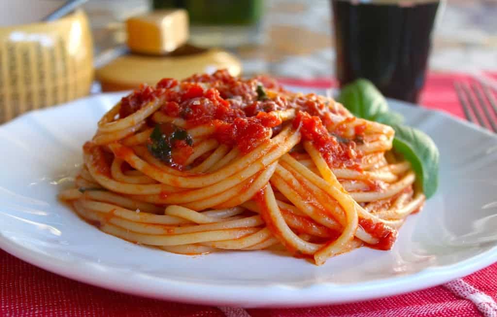 quick and easy homemade authentic Italian tomato sauce