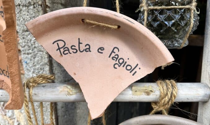 pasta e fagioli sign in Italy