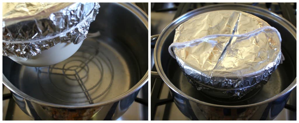 Dampning av en julpudding i en gryta