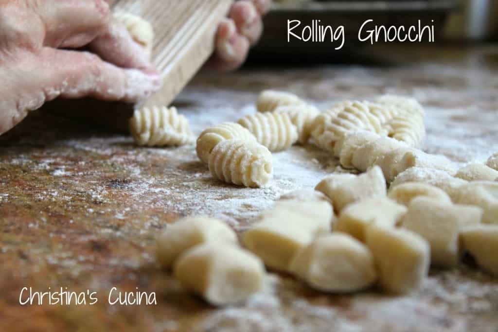 how to shape authentic Italian gnocchi video