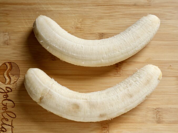 2 peeled bananas