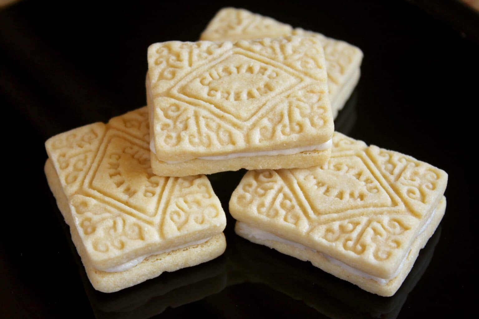 How to Woo a Brit Bake them Homemade Custard Creams (Custard Cookies