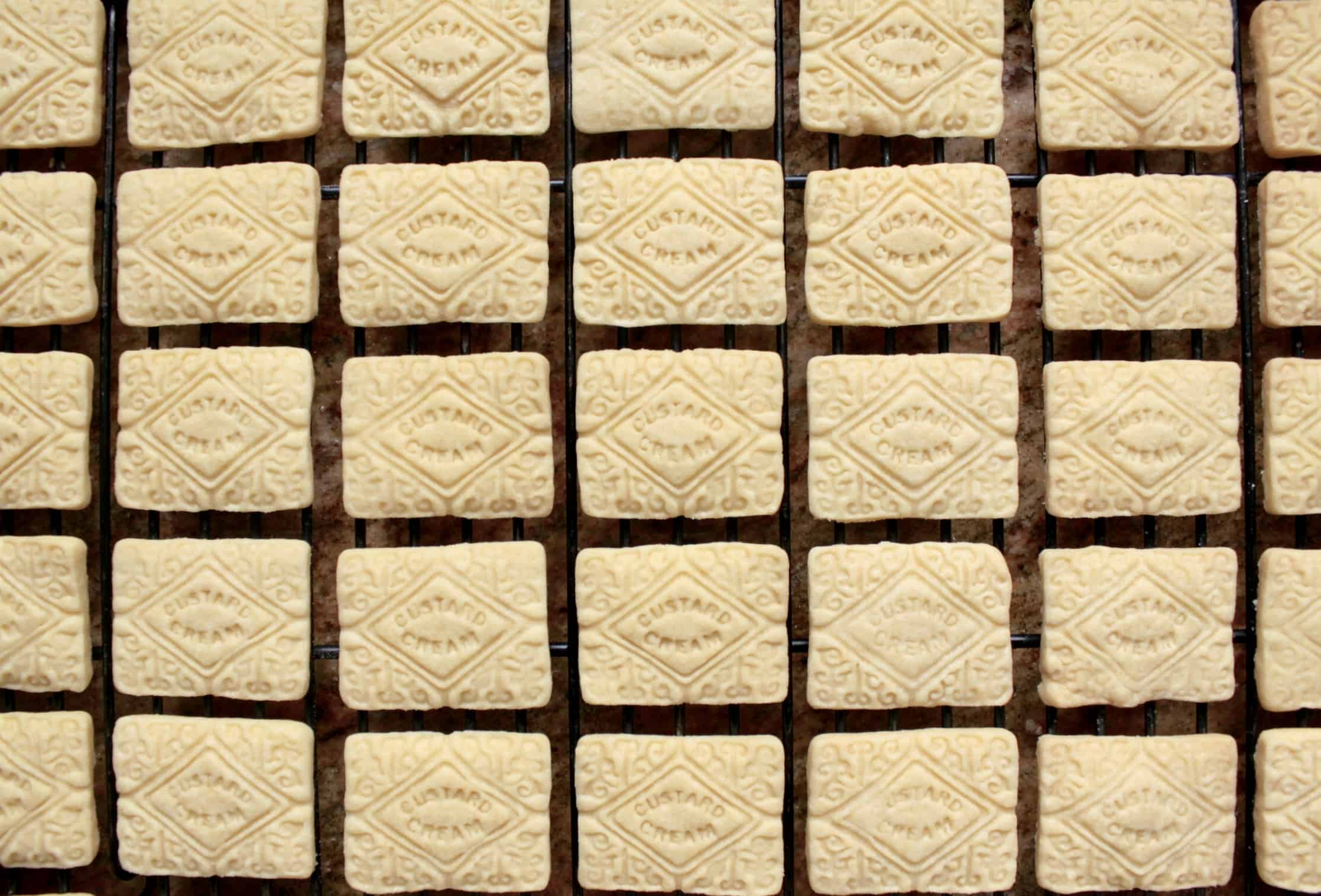 custard creams 