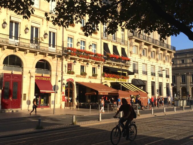 The Day Two Ex-Pat Scottish Girls Met and Discovered Bordeaux, France
