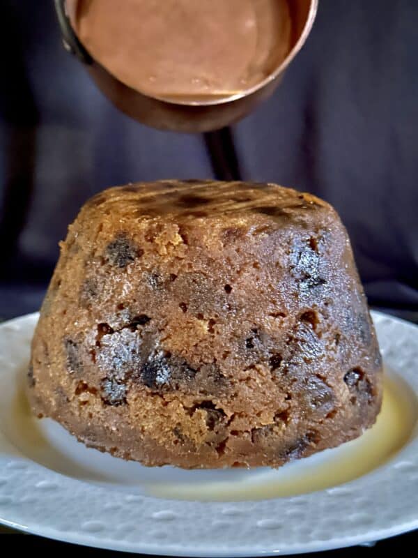 pouring alcohol on a Christmas pudding