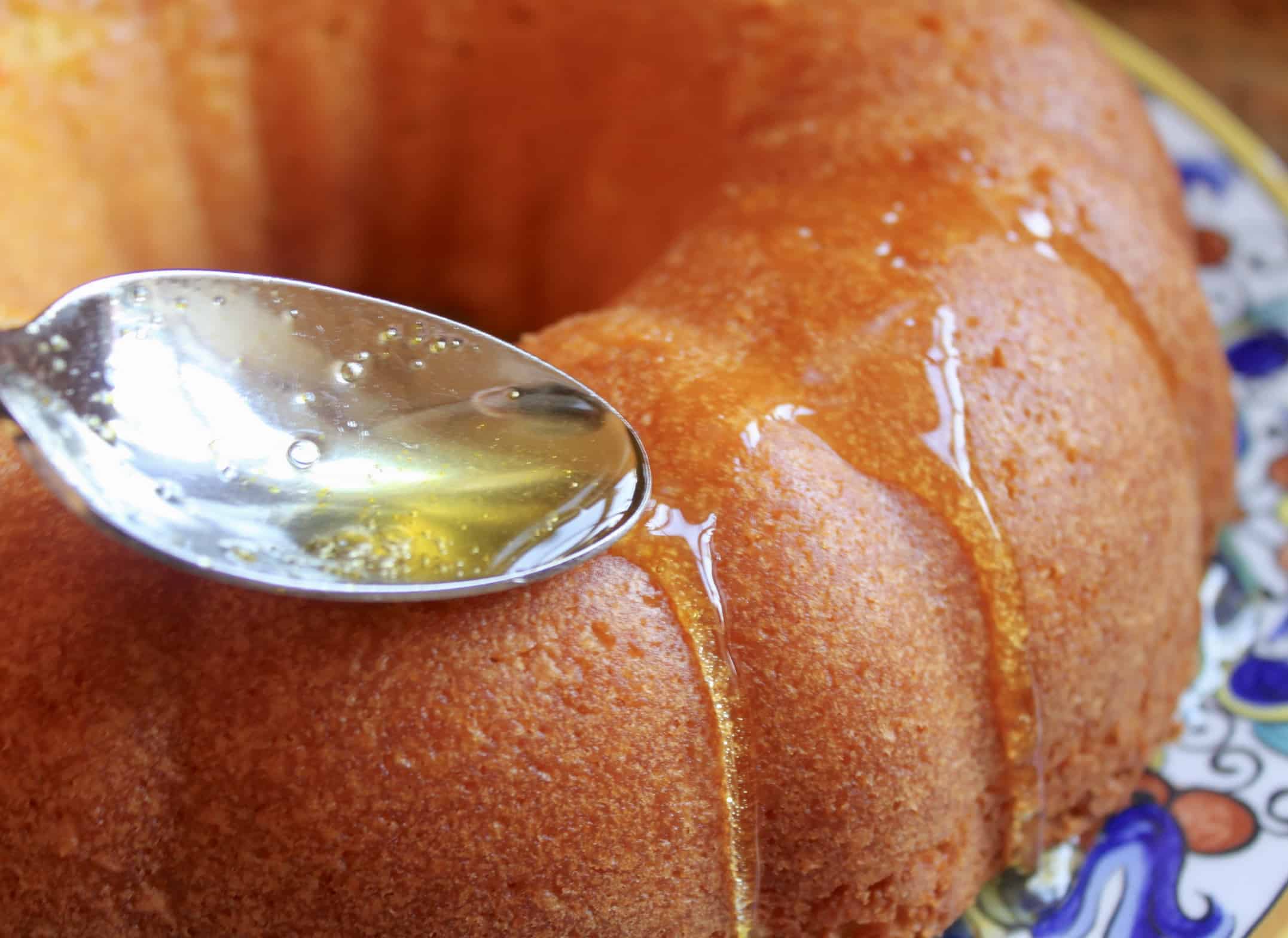 glazing bundt cake