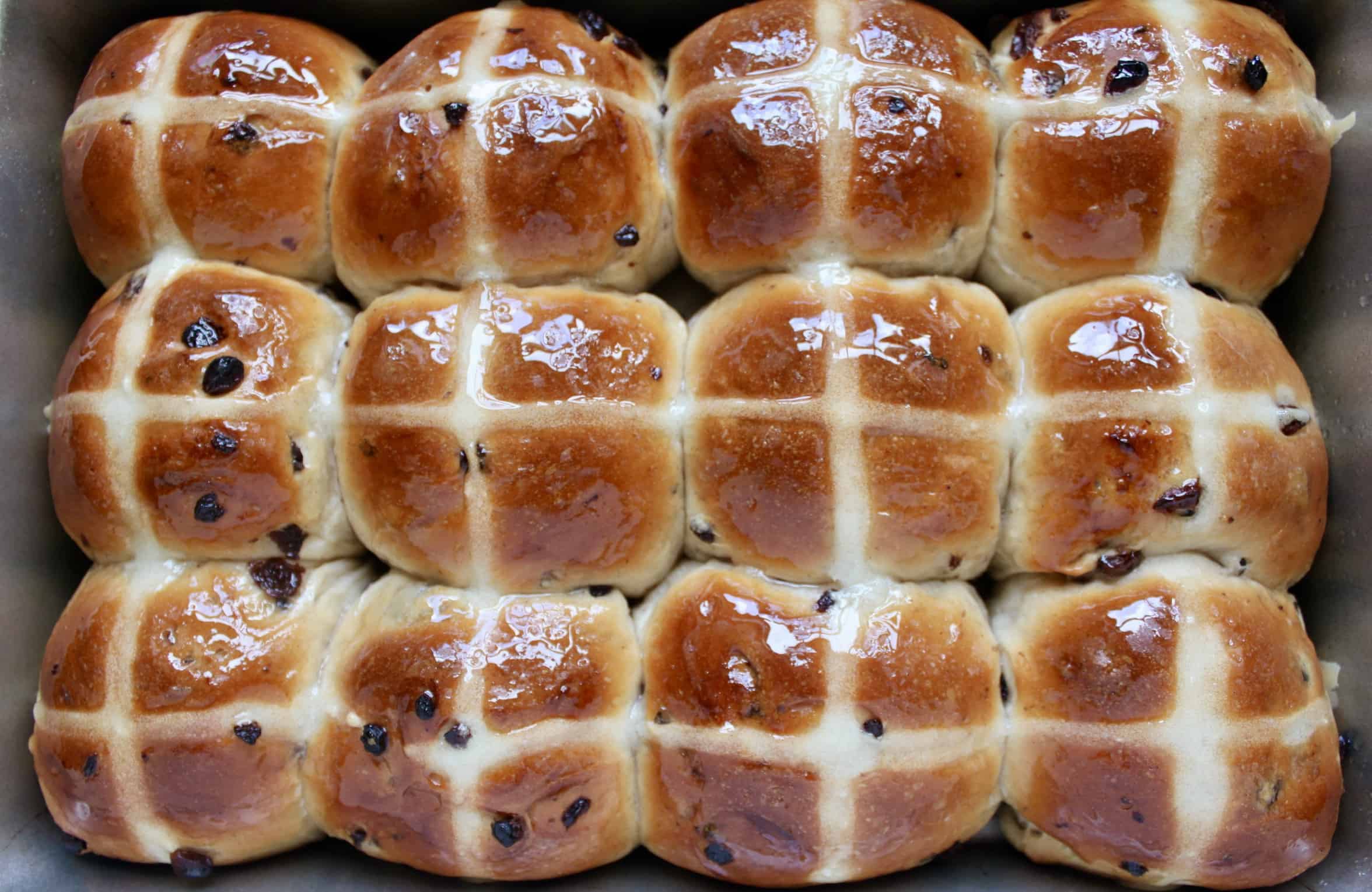 hot cross buns in a tray