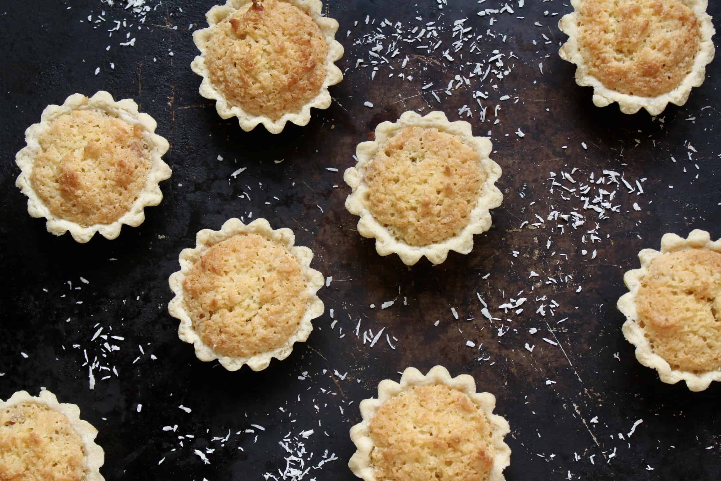 Tortas de coco e compota (tarteletes de coco)