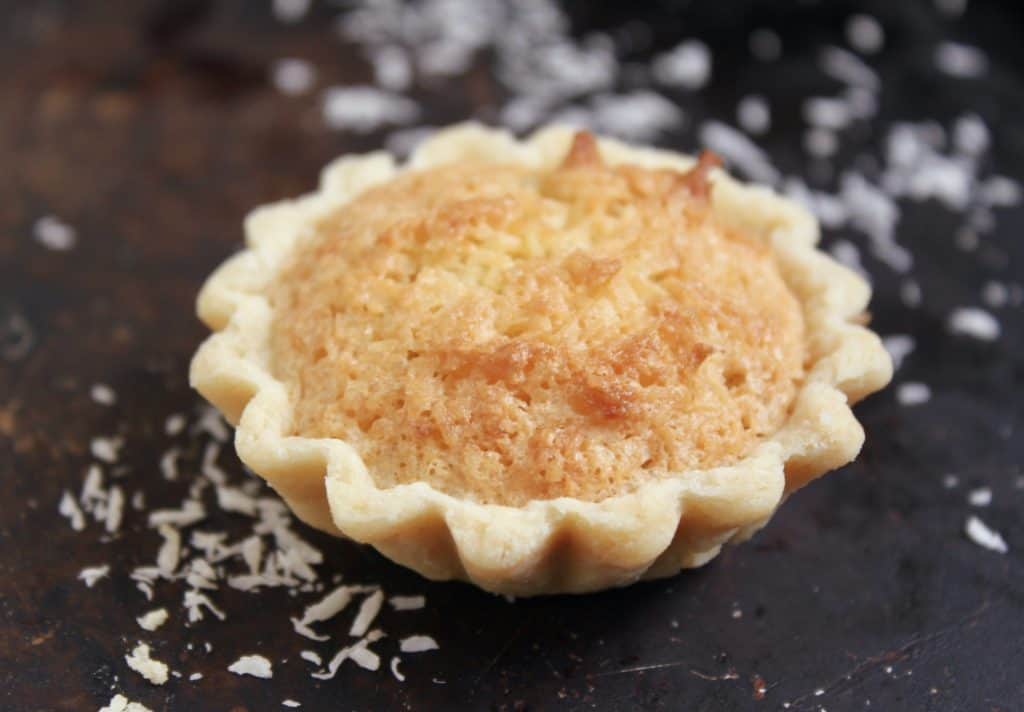 Coconut and jam tarts (coconut tartlets)