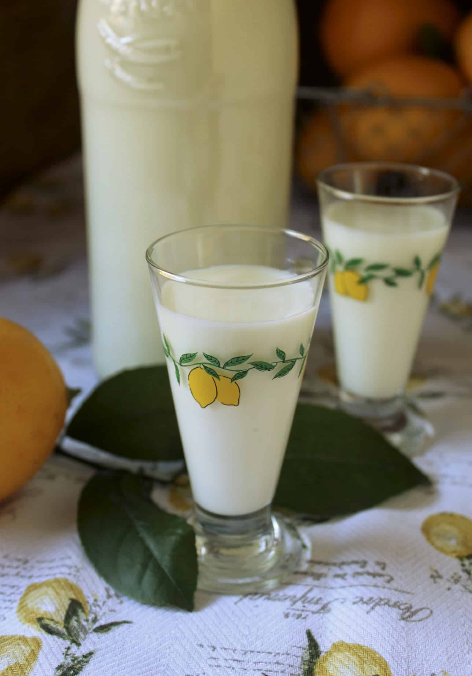 24 Hour Easy Limoncello Recipe - Best Homemade Crema di Limoncello ...