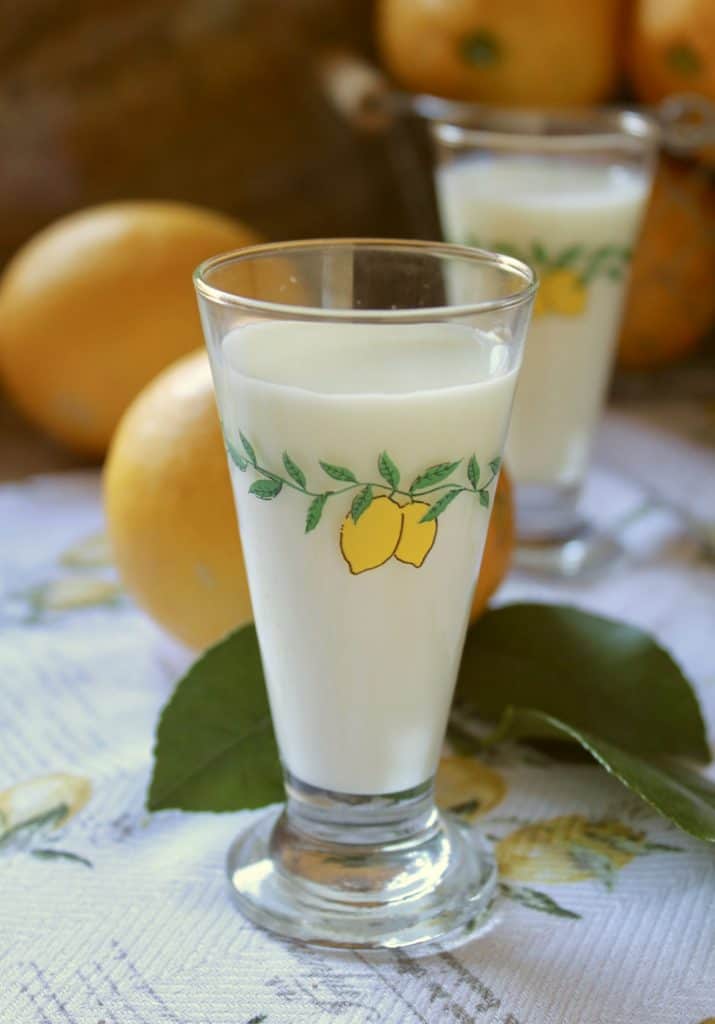 glass of crema di limoncello