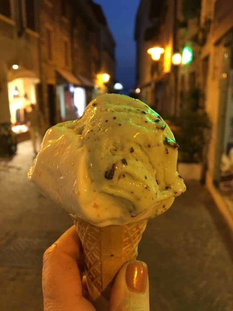 Sirmione by car and gelato at night