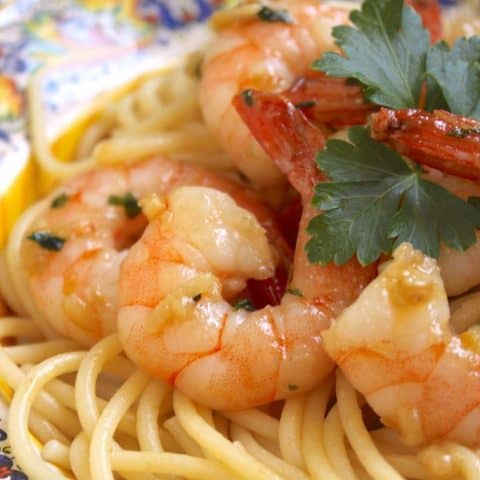 Simple Garlic & Butter Shrimp with Spaghetti (Shrimp Scampi)