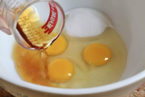 adding liquor to eggs and sugar