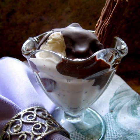 Ice cream topping using chocolate