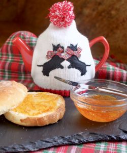 Drambuie Marmalade with teapot and roll