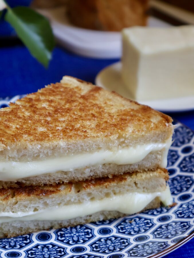 mozzarella grilled cheese