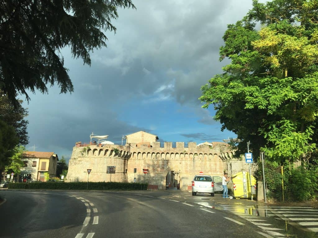 Drive from San Gimignano to Siena