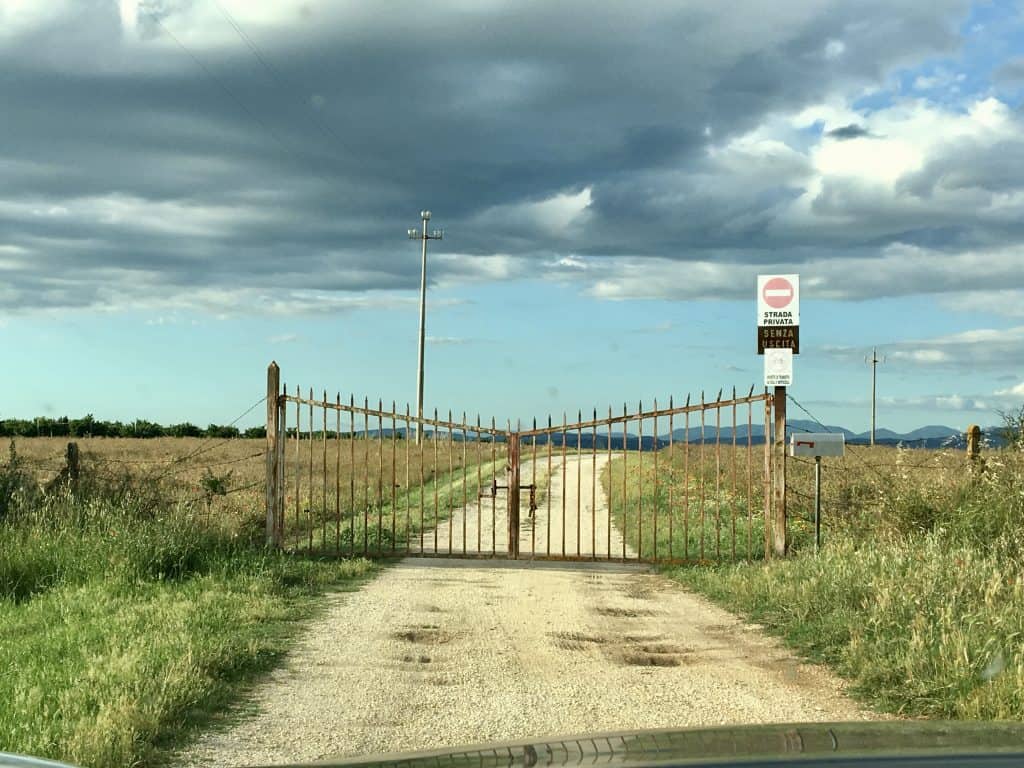 dead end gate in Italy