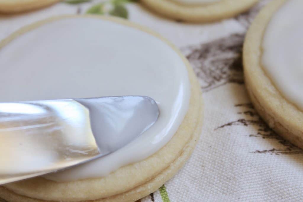 Decorating Empire Biscuits