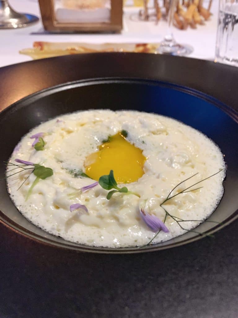 urzano red fondue with egg