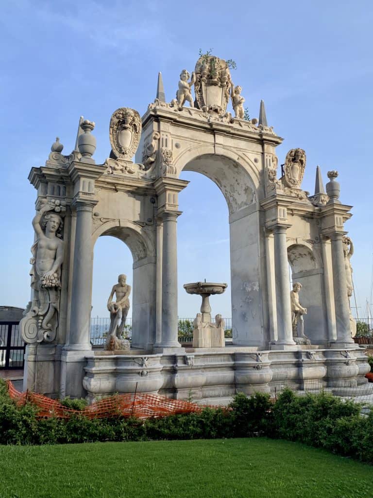 arch in Naples