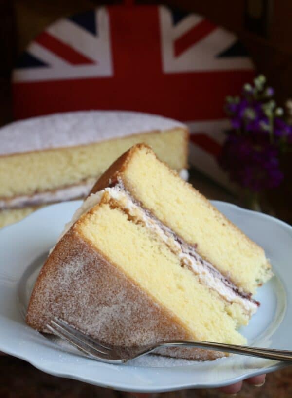 victoria sponge slice