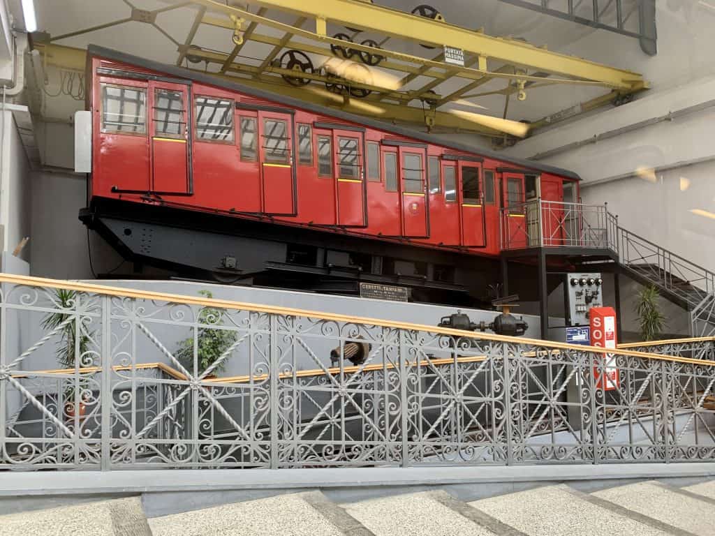 funicular in Naples