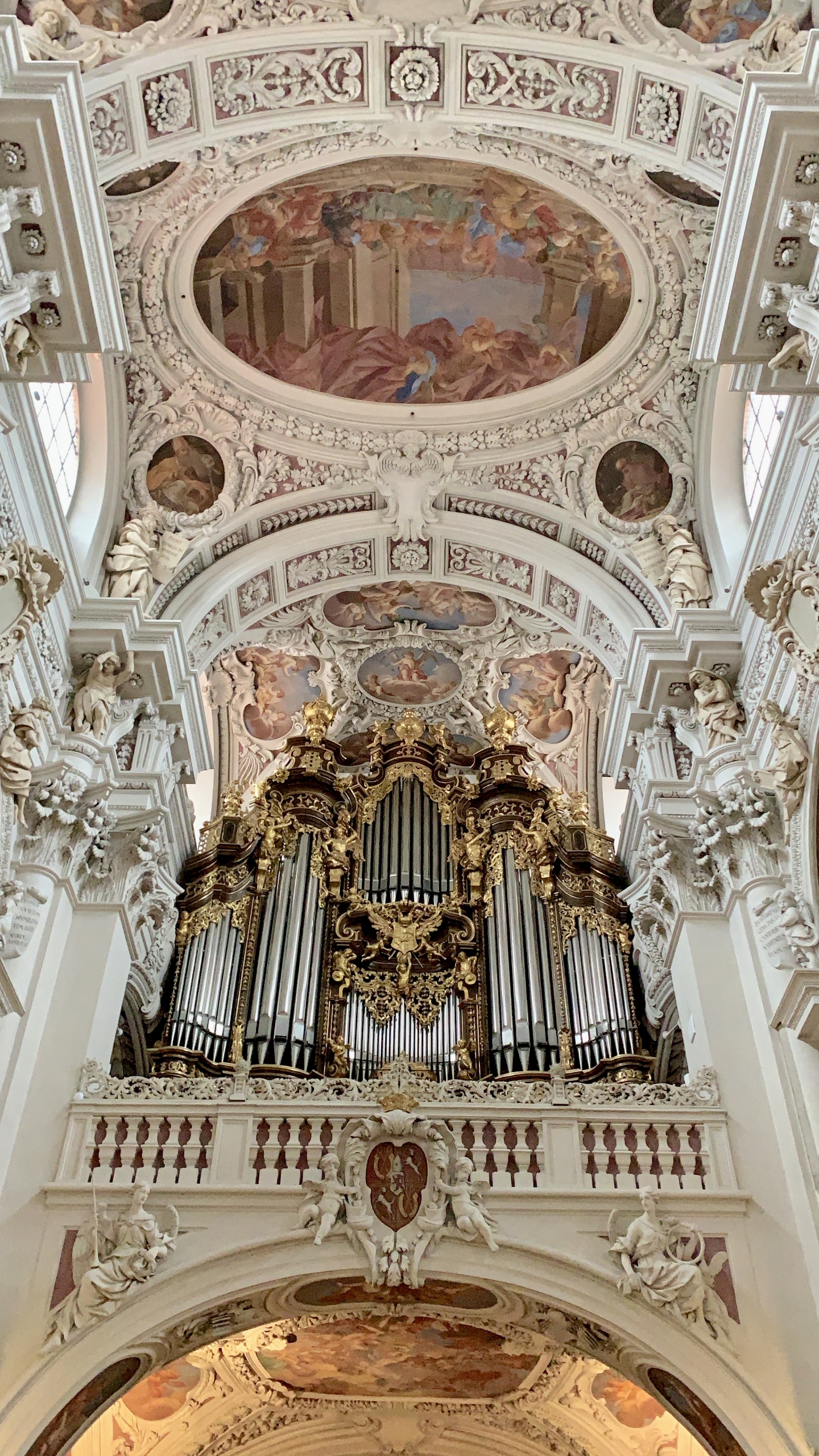 largest pipe organ in Europe (Passau)