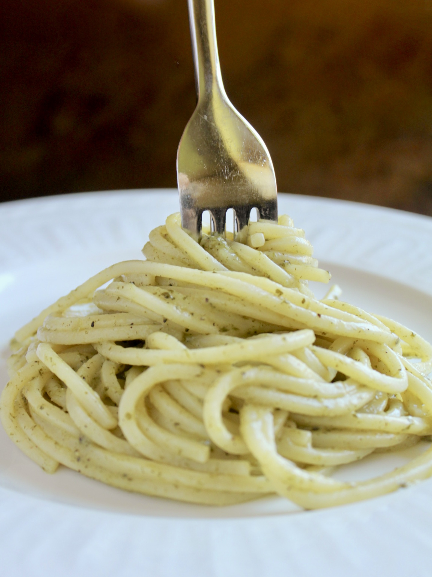 pasta cacio e pepe with dandelion on a plate with a fork