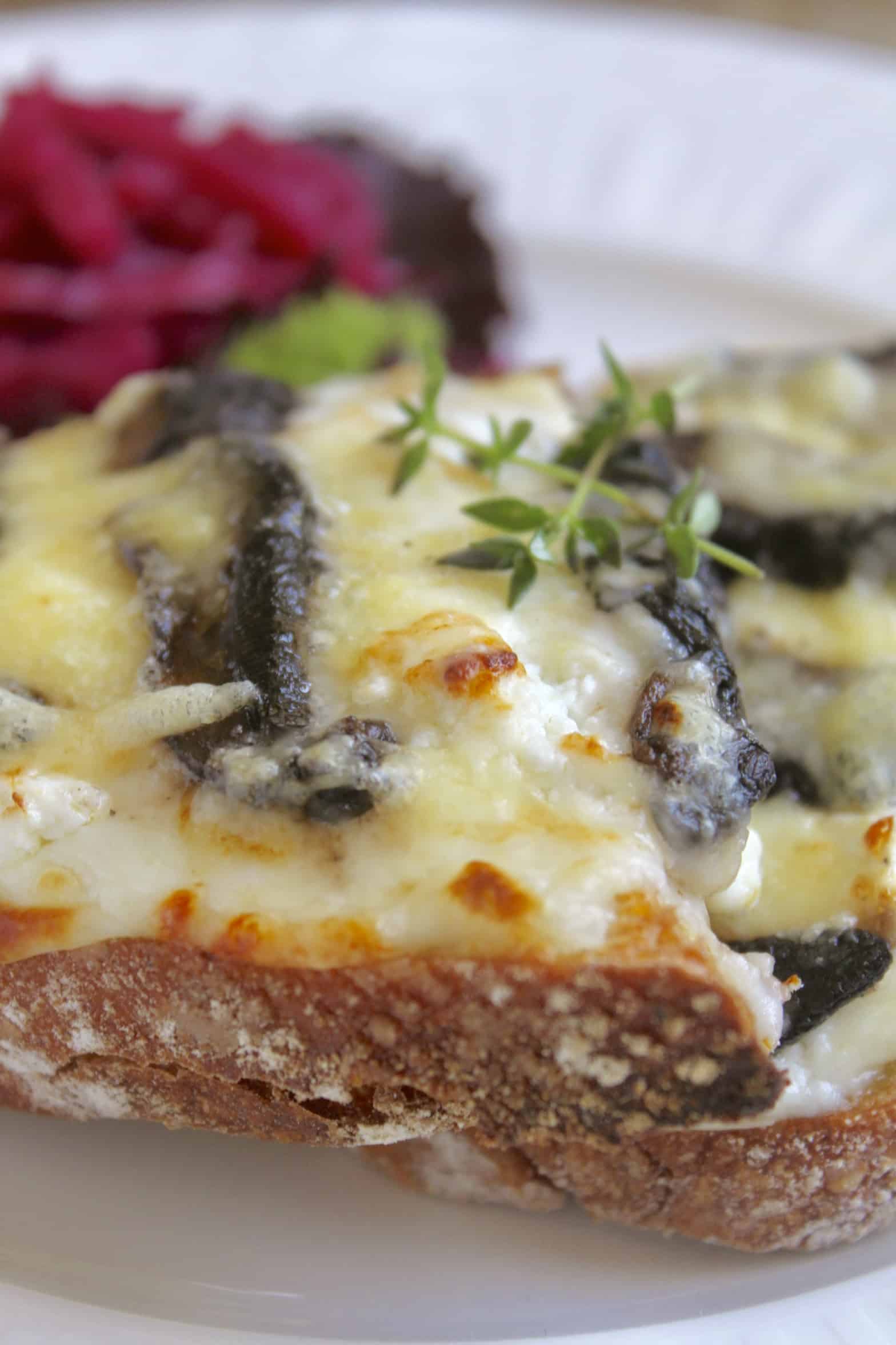 croque monsieur recipe with cheese and mushrooms