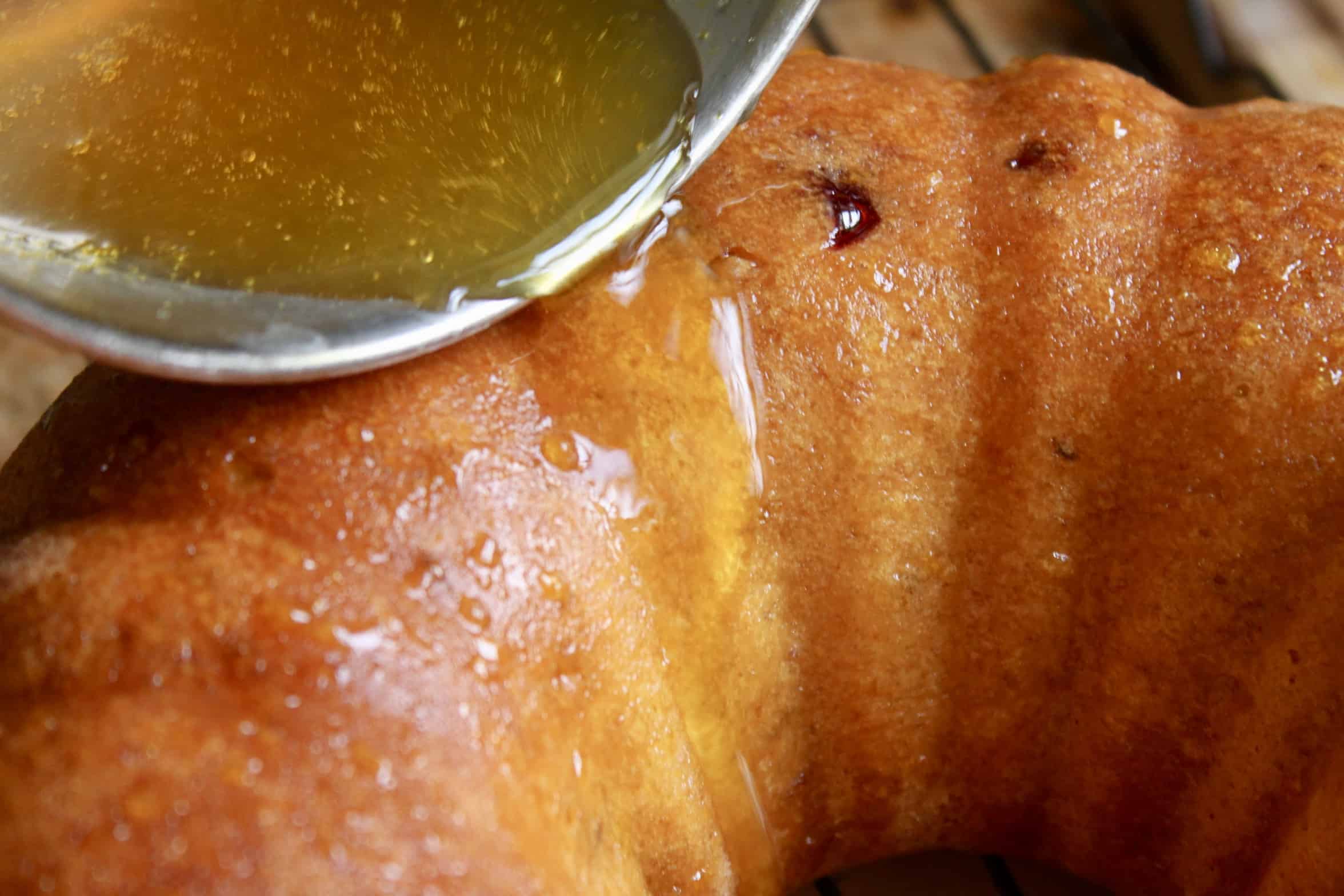 pouring glaze on cake