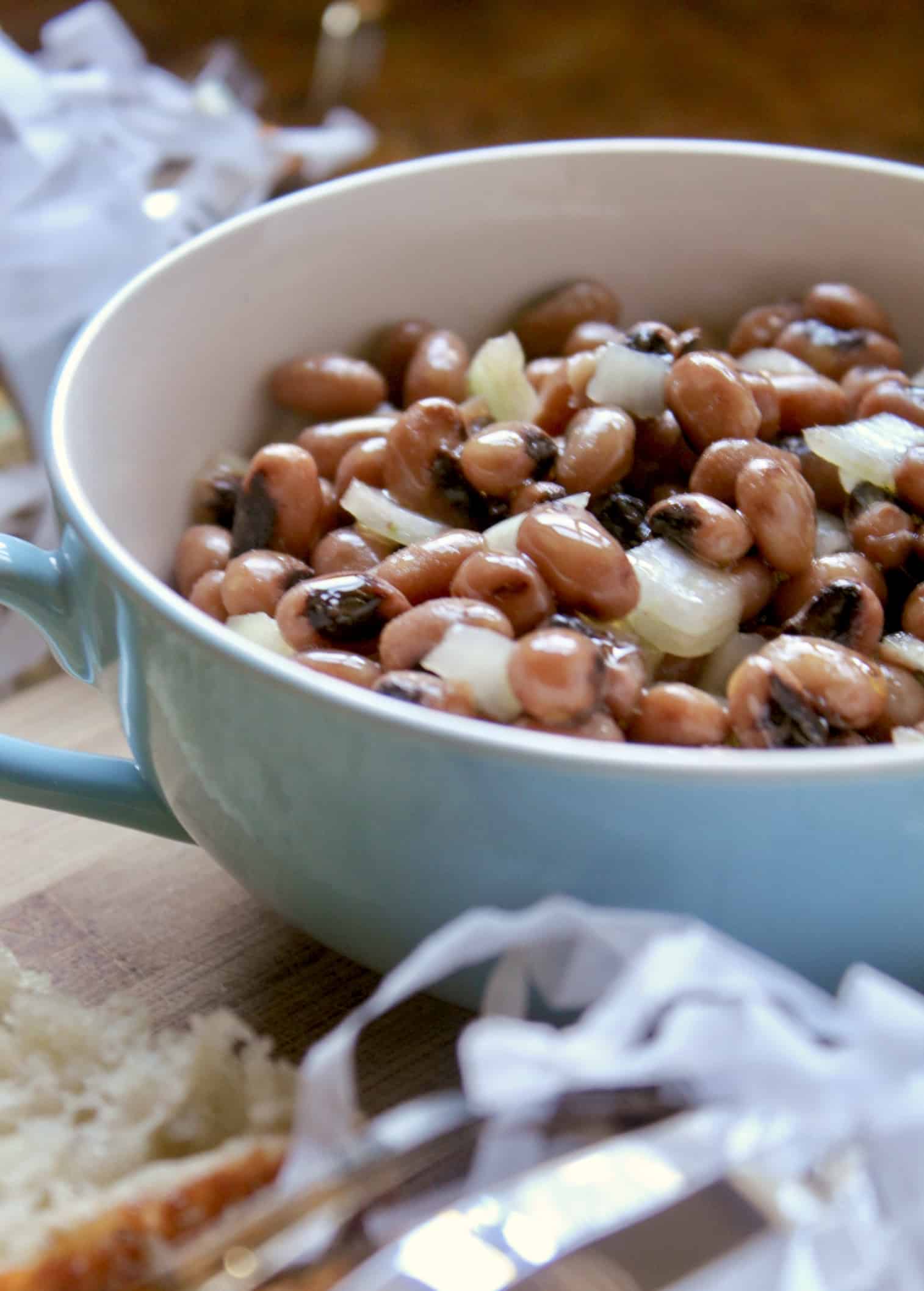 black eyed peas in a bowl