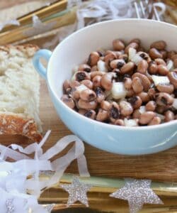 black eyed peas with bread and horns